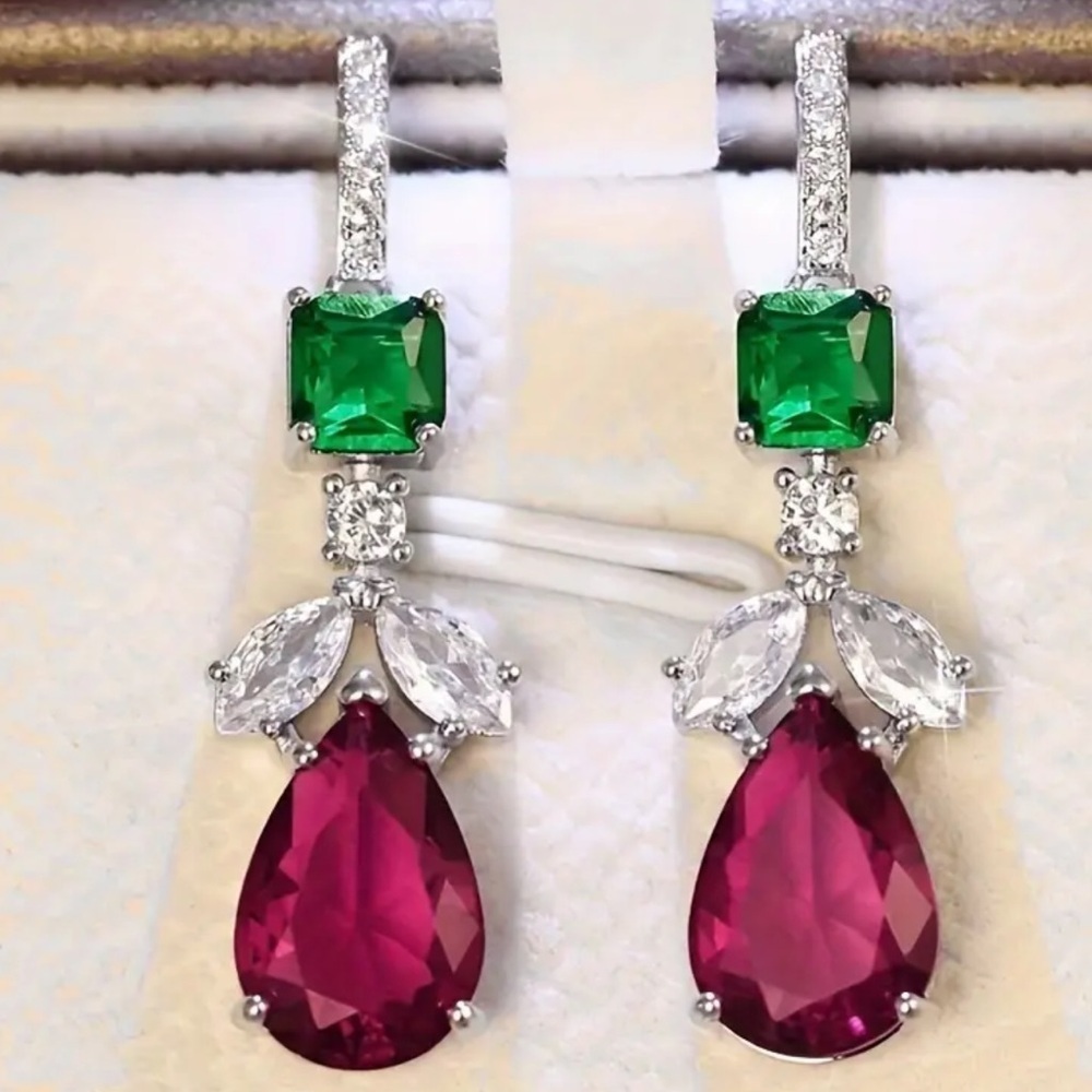 NEW! Elegant Green and Red Drop Earrings. A5-159 - Picture 2 of 6